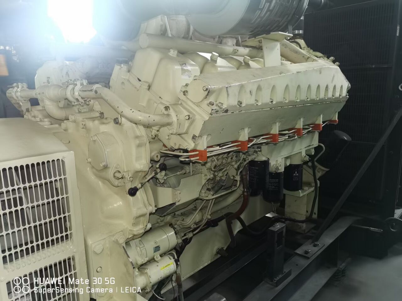 轉(zhuǎn)讓出租三菱800kw發(fā)電機組