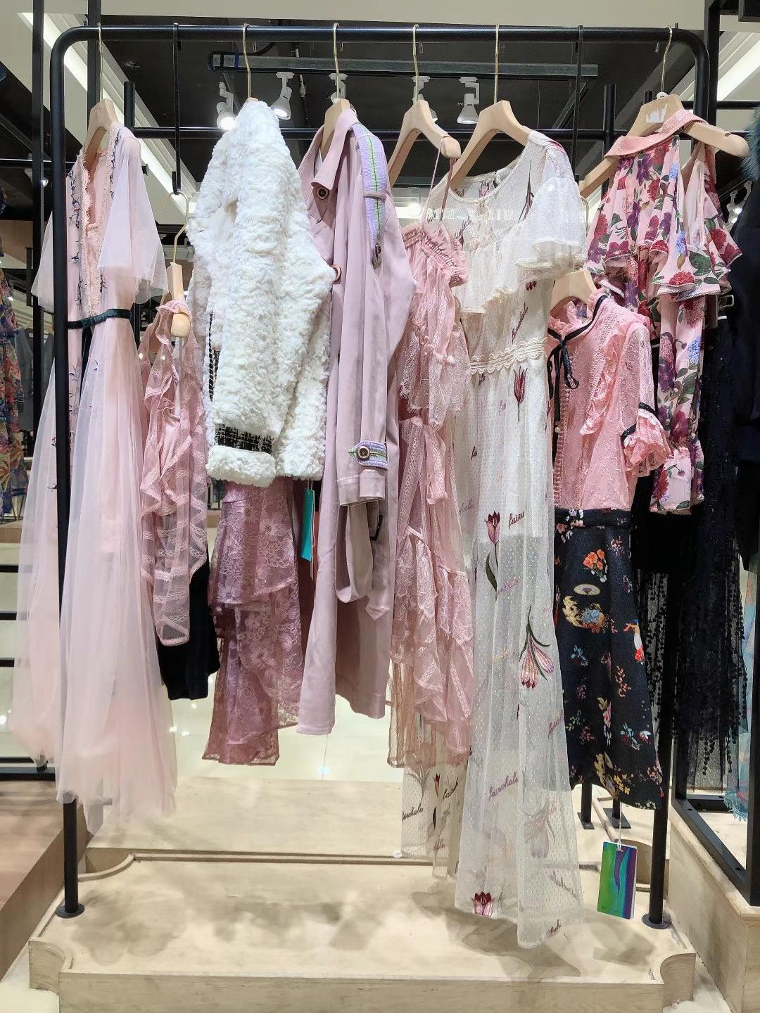 知 名品牌馬克華菲2021秋冬季厚款休閑女裝品牌服裝走份批發(fā)