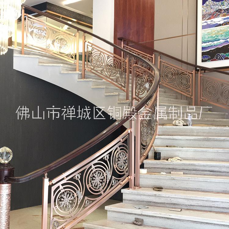鋁板雕花樓梯護(hù)欄設(shè)計(jì)頗為費(fèi)心