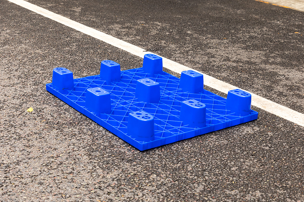 四川達(dá)州九腳/六腳/平面塑料托盤平板卡板倉儲物流叉車托盤重慶廠家