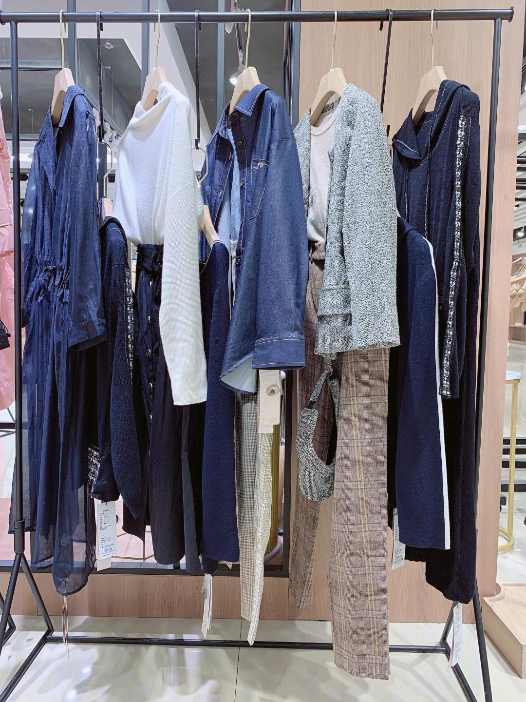 高 端品牌華人杰2021秋冬品牌折扣女裝專(zhuān)柜撤柜走份批發(fā)貨源