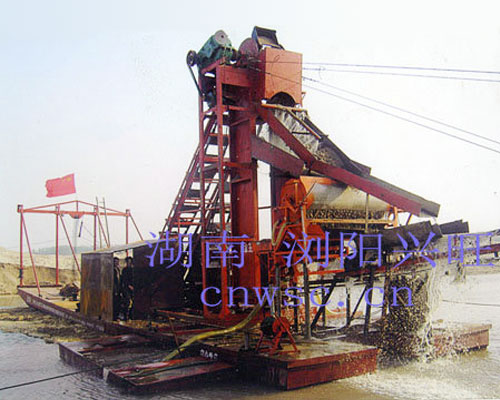 湖南采金船價格 國內(nèi)外采金船廠家供應(yīng)商可根據(jù)客戶要求設(shè)計鉆石、鐵砂、鎢砂、錫砂、鋯英、銠等金屬提取設(shè)備