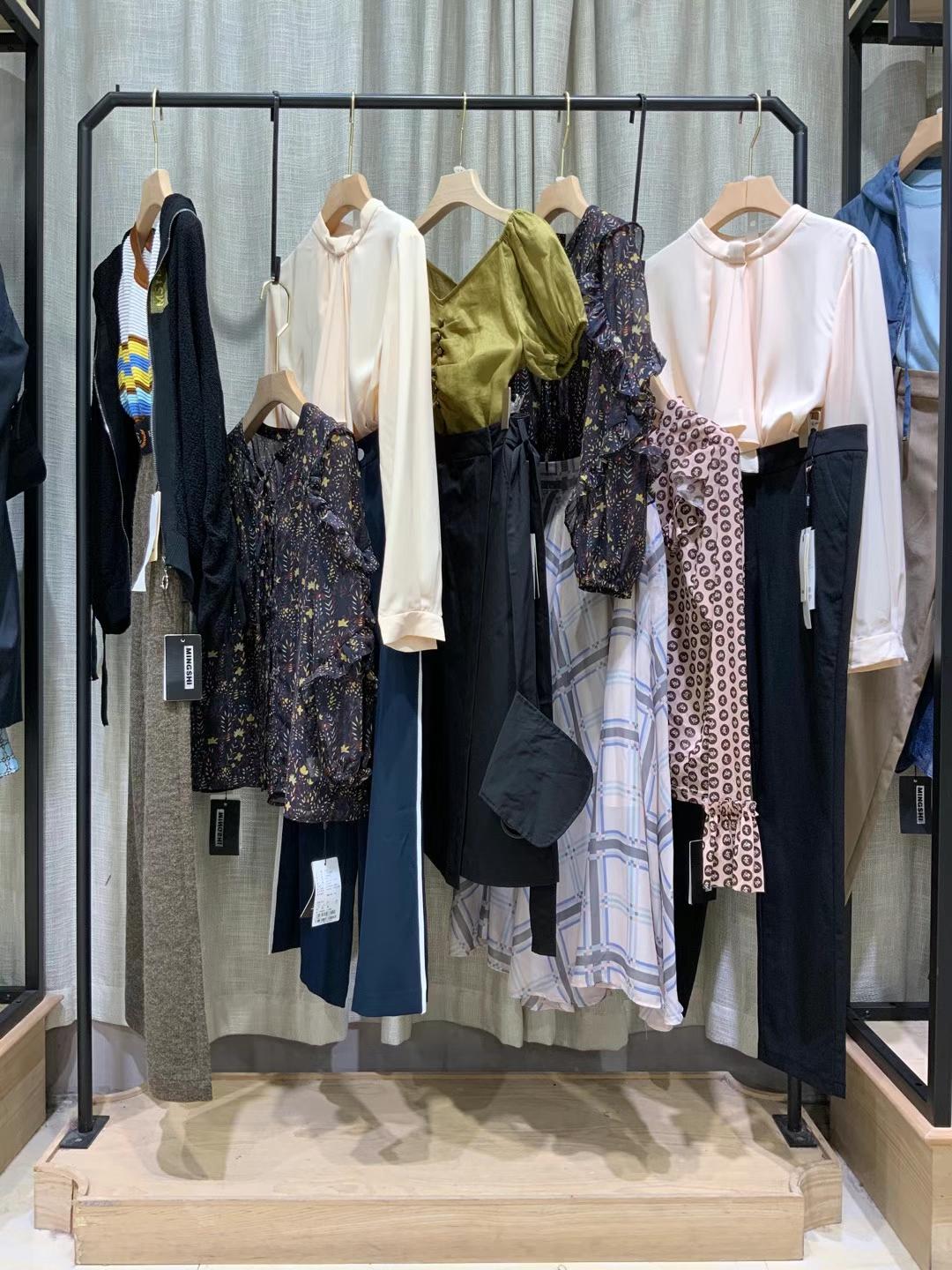 供應(yīng)品牌折扣批發(fā)名實(shí)2021秋品牌折扣女裝店清倉(cāng)批發(fā)專柜