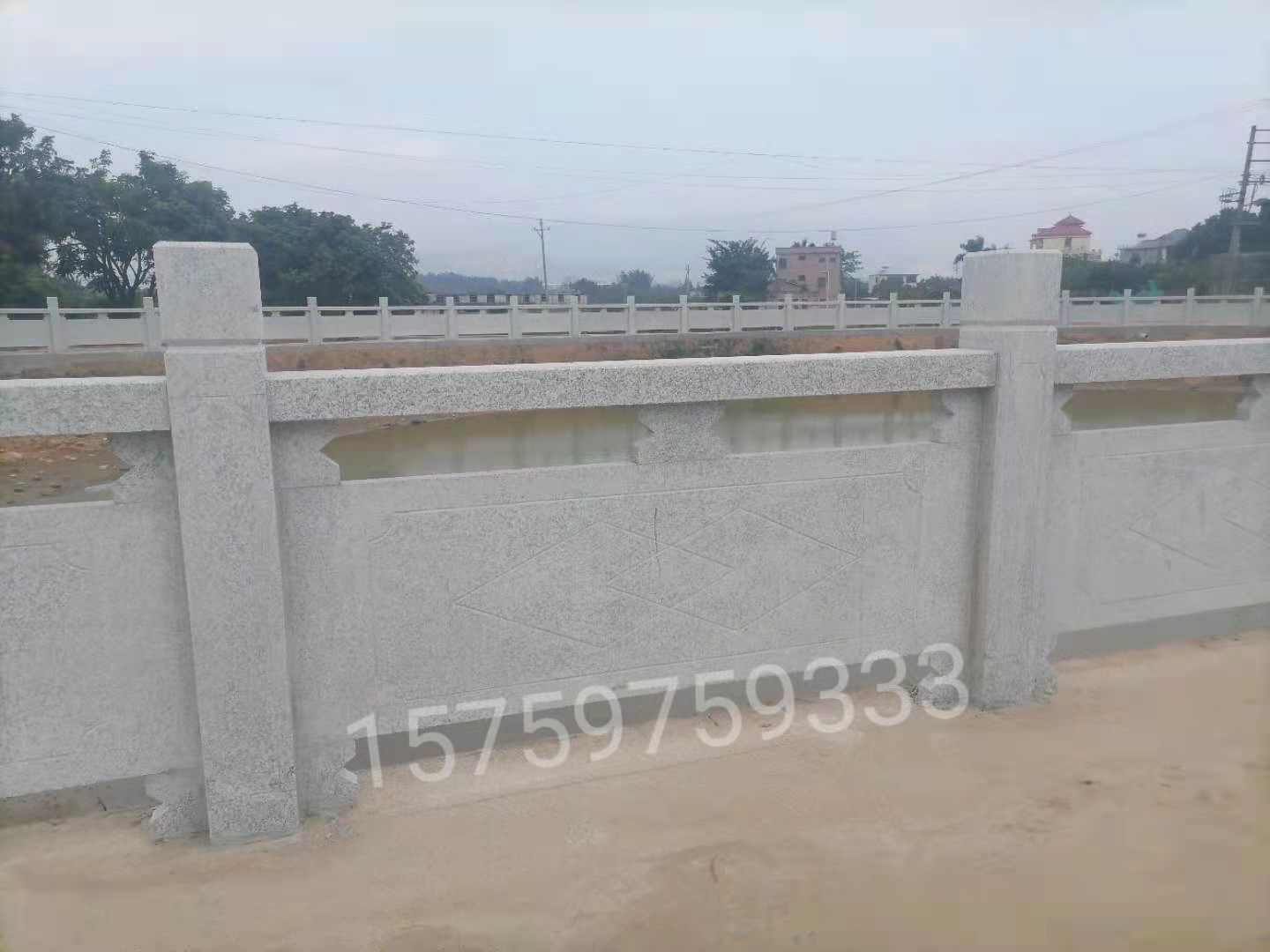 福建芝麻白石雕欄桿-花崗巖白麻石材欄桿-河道石材護(hù)欄-億眾石業(yè)