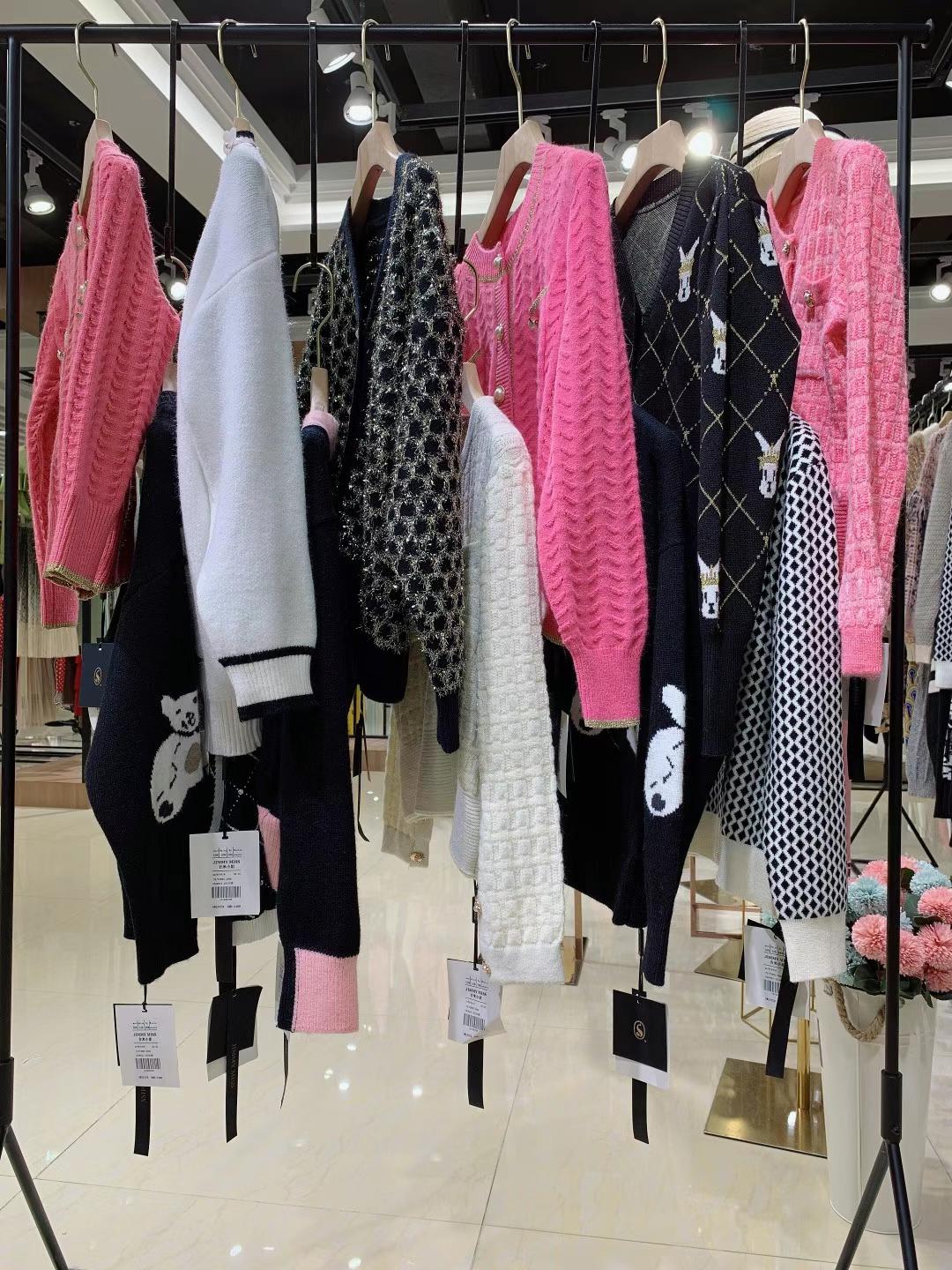 吉米小姐藍(lán)標(biāo)小熊系列冬品牌毛衣女裝直播貨源走份批發(fā)