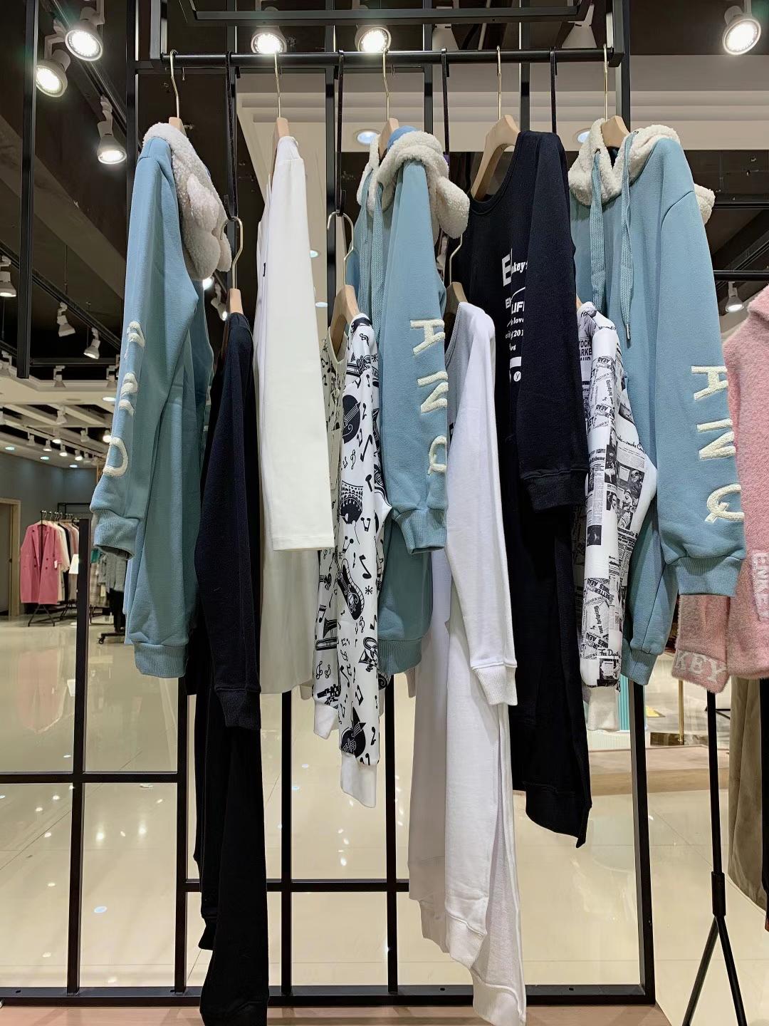 安又奇衛(wèi)衣2021秋品牌衛(wèi)衣女裝折扣一手貨源批發(fā)網(wǎng)