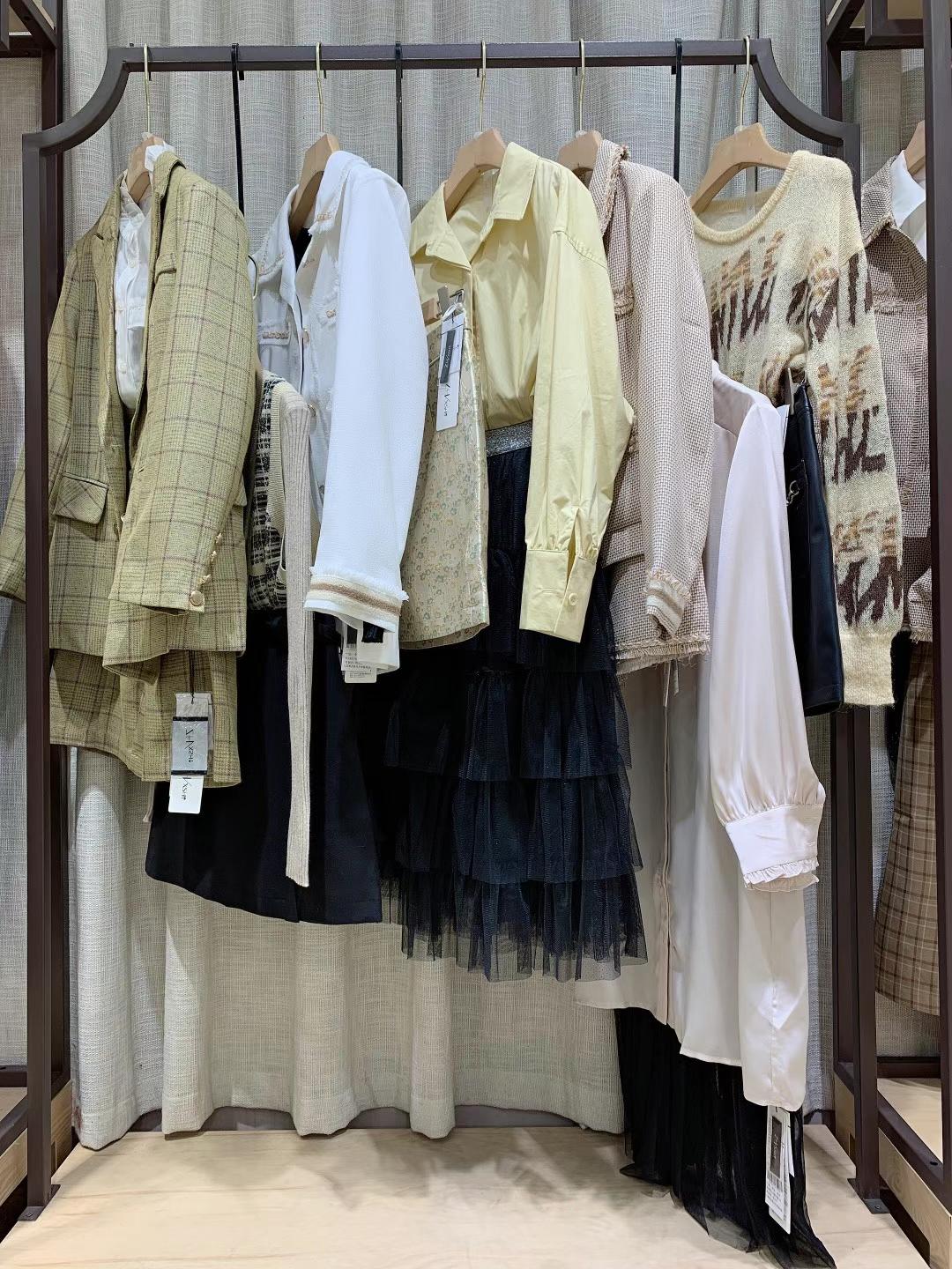 杭州知 名品牌朝花夕拾2021秋精 品一手女裝批發(fā)秋季必備款批發(fā)走份