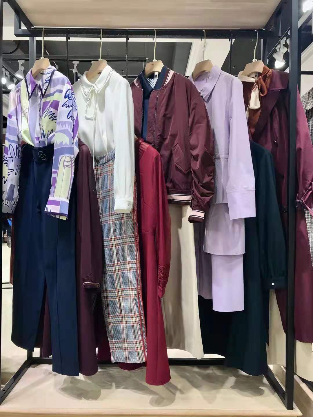 深圳原創(chuàng)設(shè)計師品牌珞娜秋冬折扣女裝尾貨批發(fā)市場