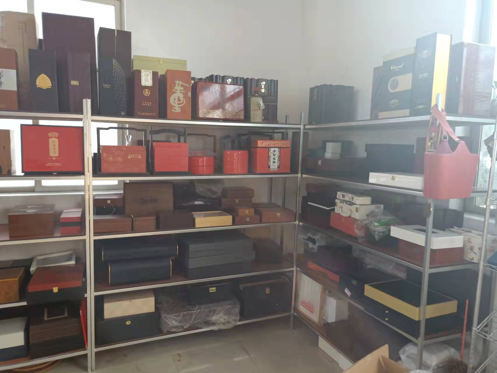 【供貨商】 廣東工藝品盒批發(fā)報(bào)價(jià)_生產(chǎn)供應(yīng)_哪家好【深圳市福田區(qū)鐘表市場福德行包裝經(jīng)營部】