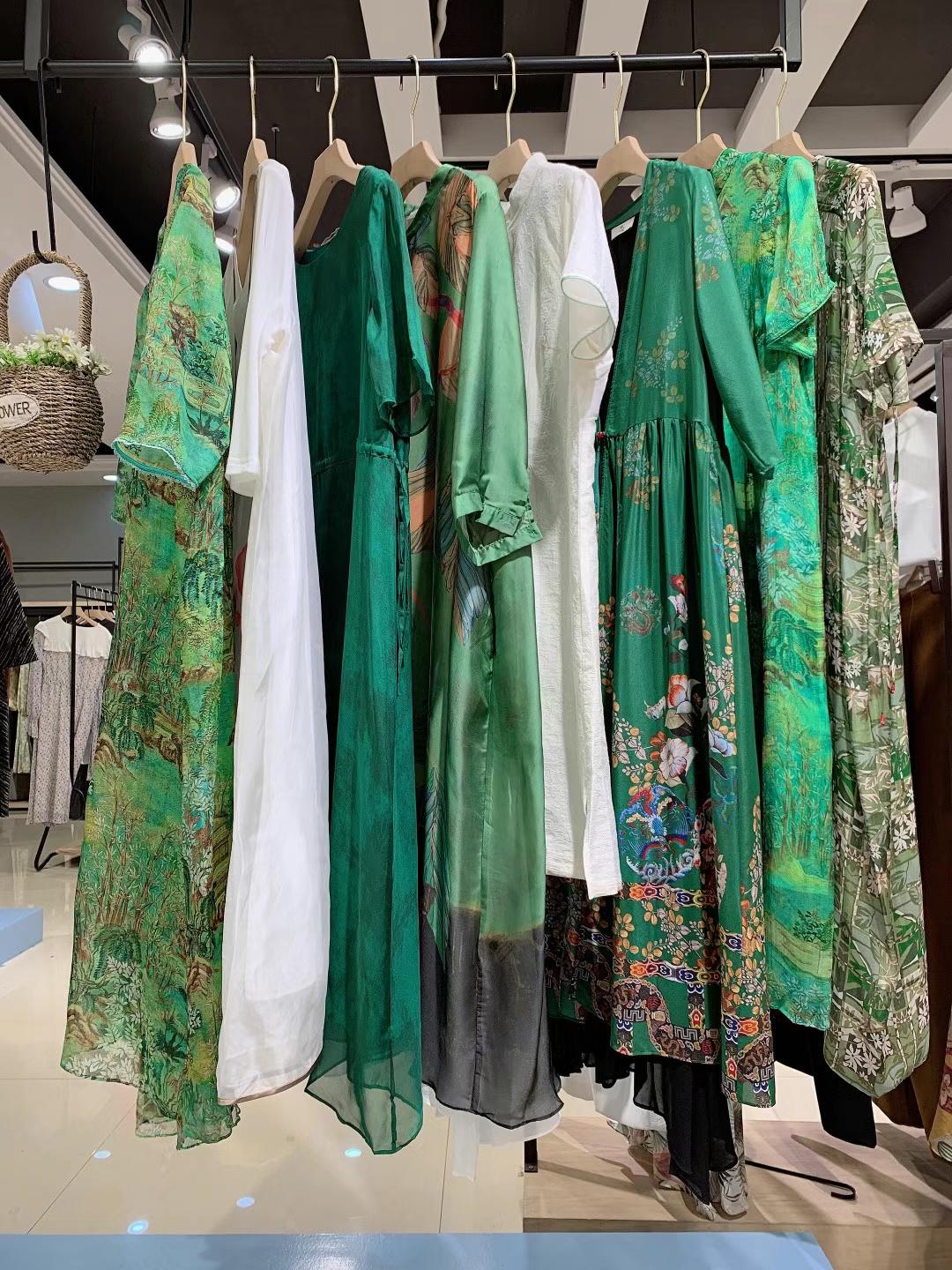 原創(chuàng)設計師品牌曬谷場2022春品牌女裝折扣專柜撤柜新款女裝尾貨批發(fā)