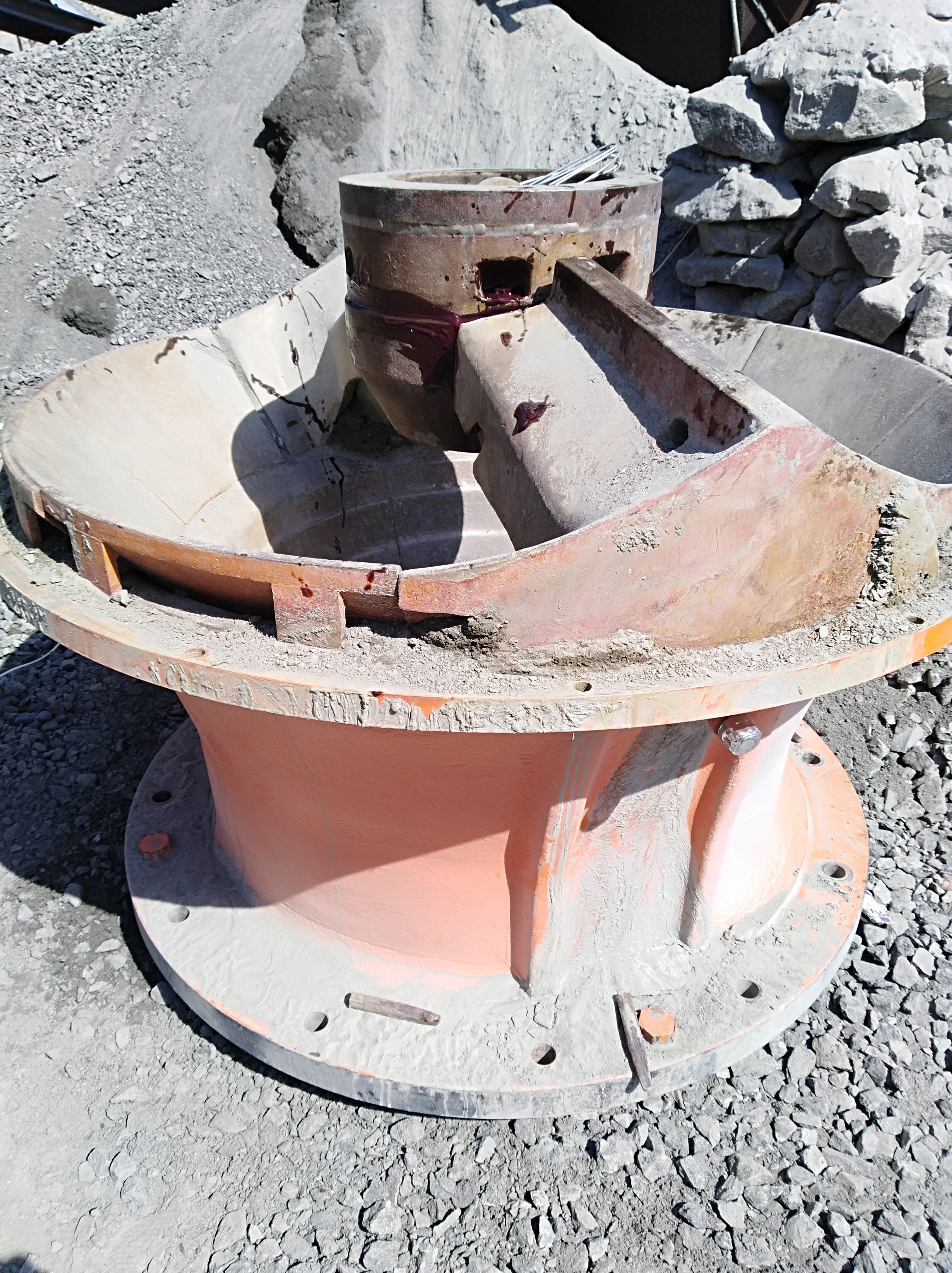 遼寧鞍山機(jī)械圓錐破碎機(jī)襯板膠填充膠（環(huán)氧背襯膠）/襯板膠 破碎機(jī)背襯填充材料 圓錐襯板填料