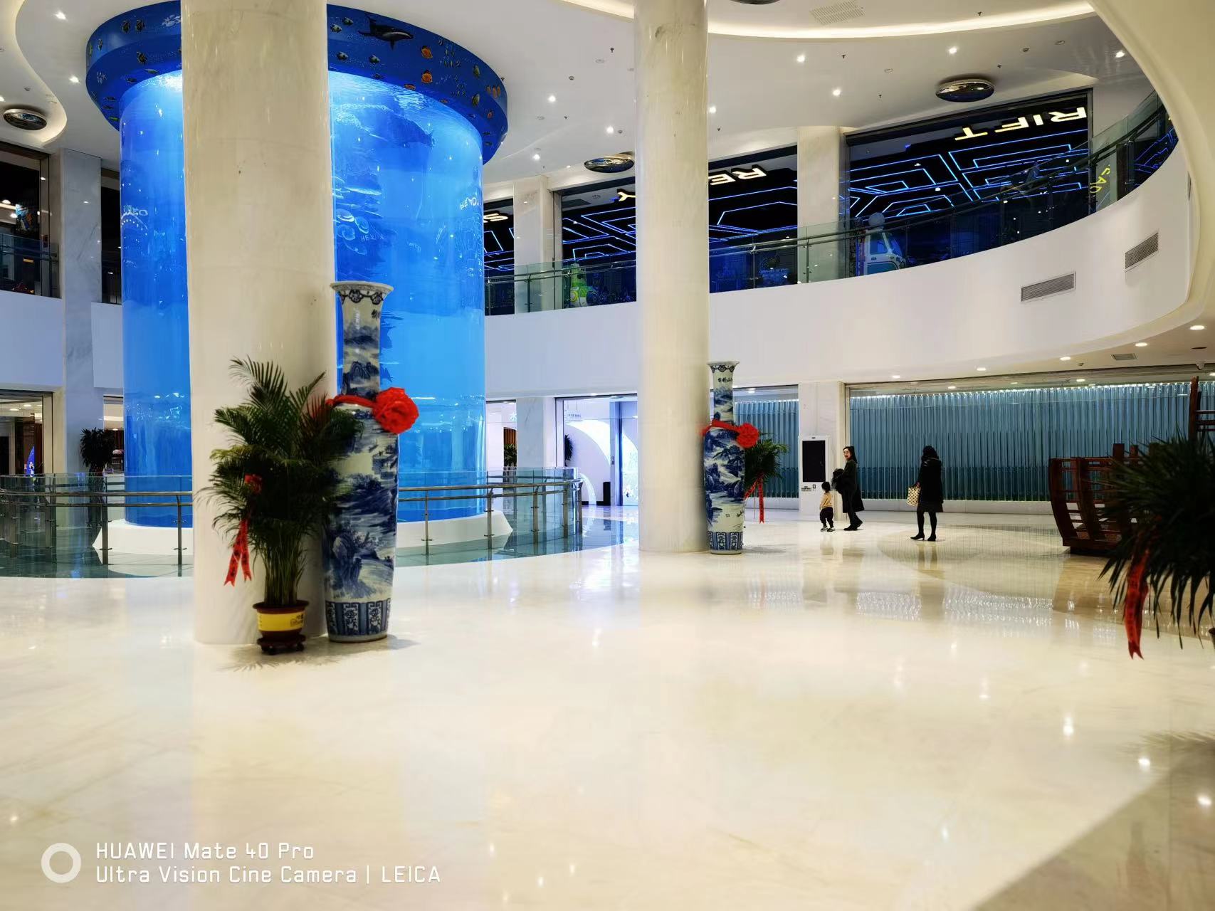 河南 酒店魚(yú)缸建設(shè)工程_亞克力水族箱定制價(jià)格