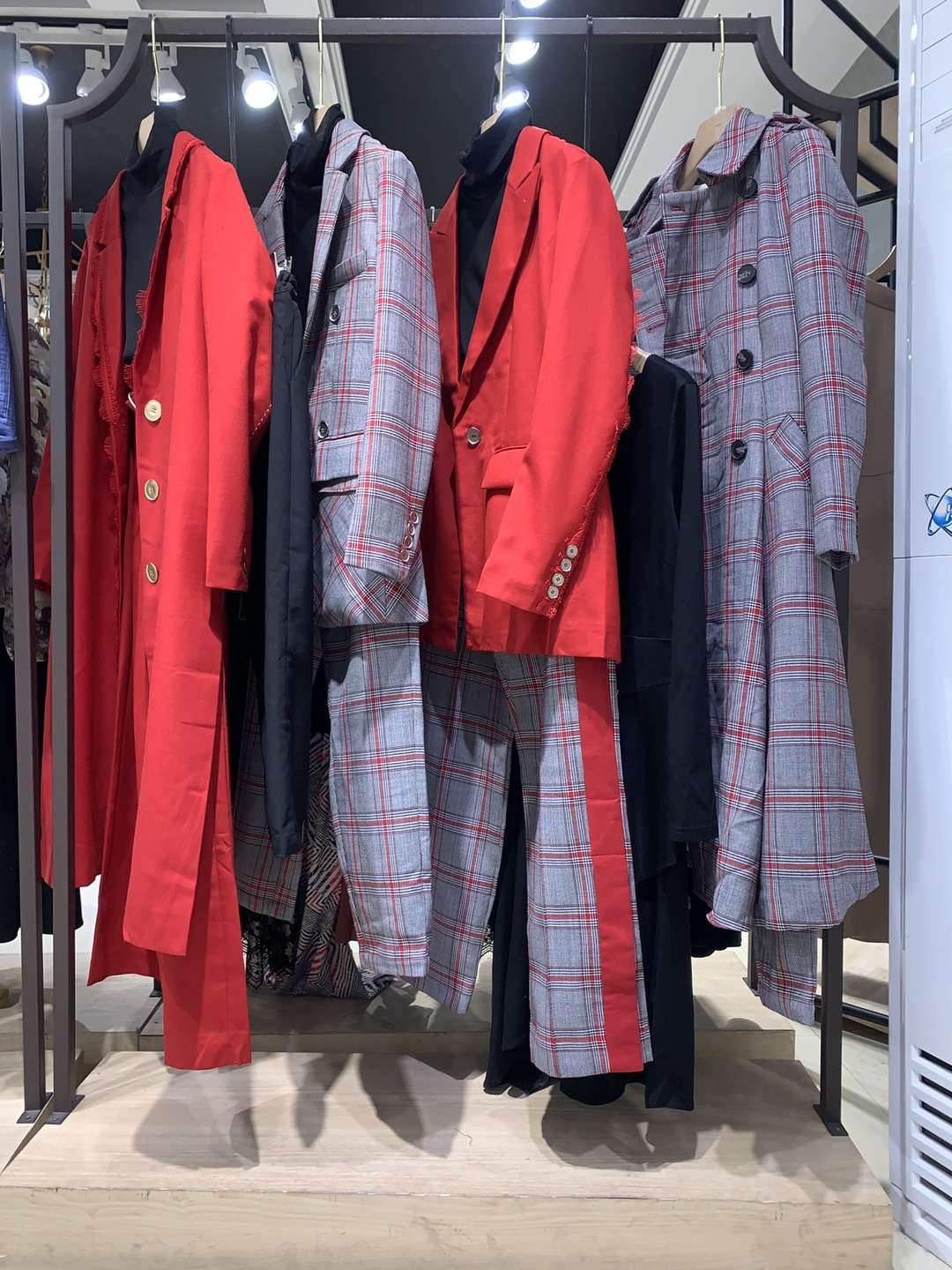 高端 品牌圖拉2022春大碼女裝折扣尾貨庫(kù)存批發(fā)