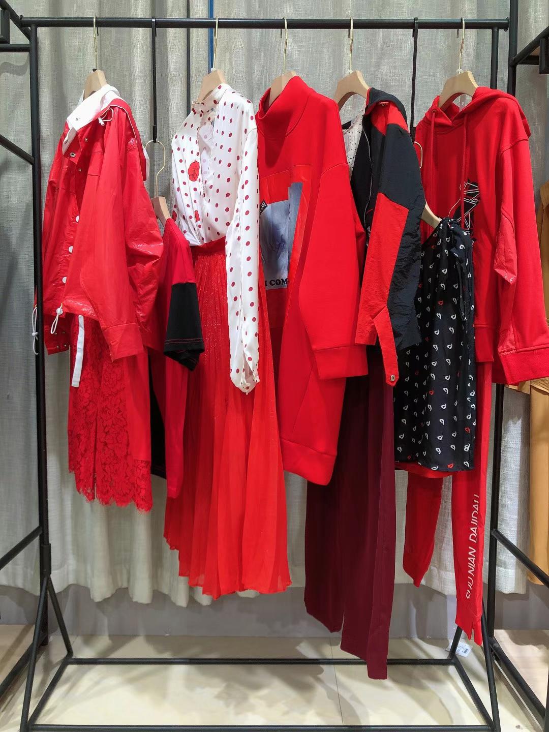 深圳品牌撿家子2022春深圳原創(chuàng)設(shè)師計(jì)品牌女裝尾貨批發(fā) 直播貨源平臺(tái)批發(fā)