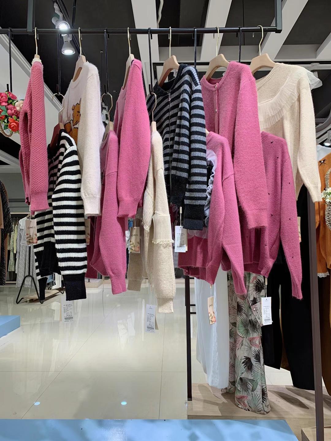 時(shí)尚簡約品牌古丘谷兒2022春女裝折扣尾貨庫存一手貨源批發(fā)
