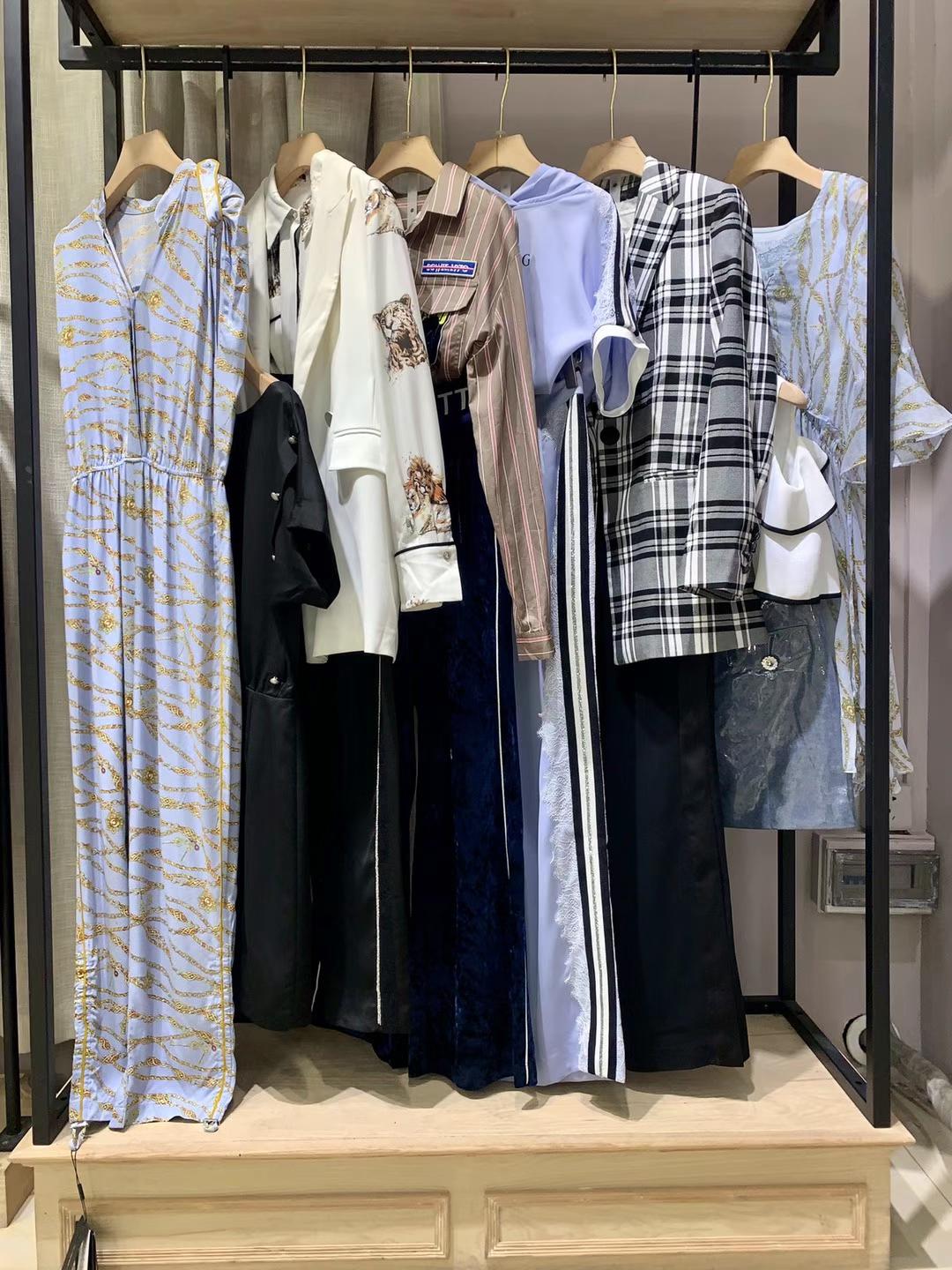 知 名女裝芭蒂娜2022春大 牌折扣女裝尾貨批發(fā)市場(chǎng)