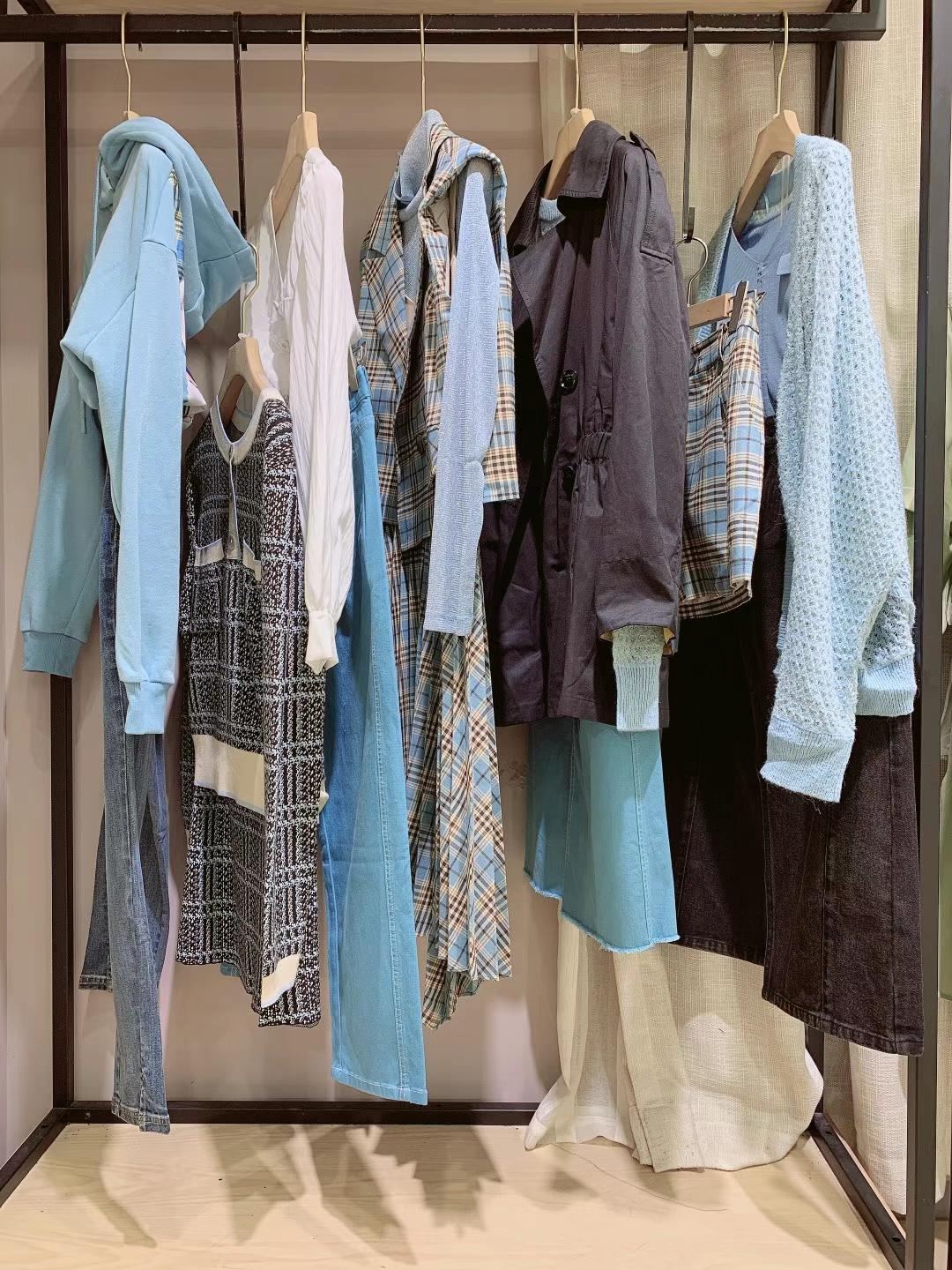 商場(chǎng)撤柜女裝品牌蔓諾蒂2022春女裝折扣電商尾貨進(jìn)貨渠道