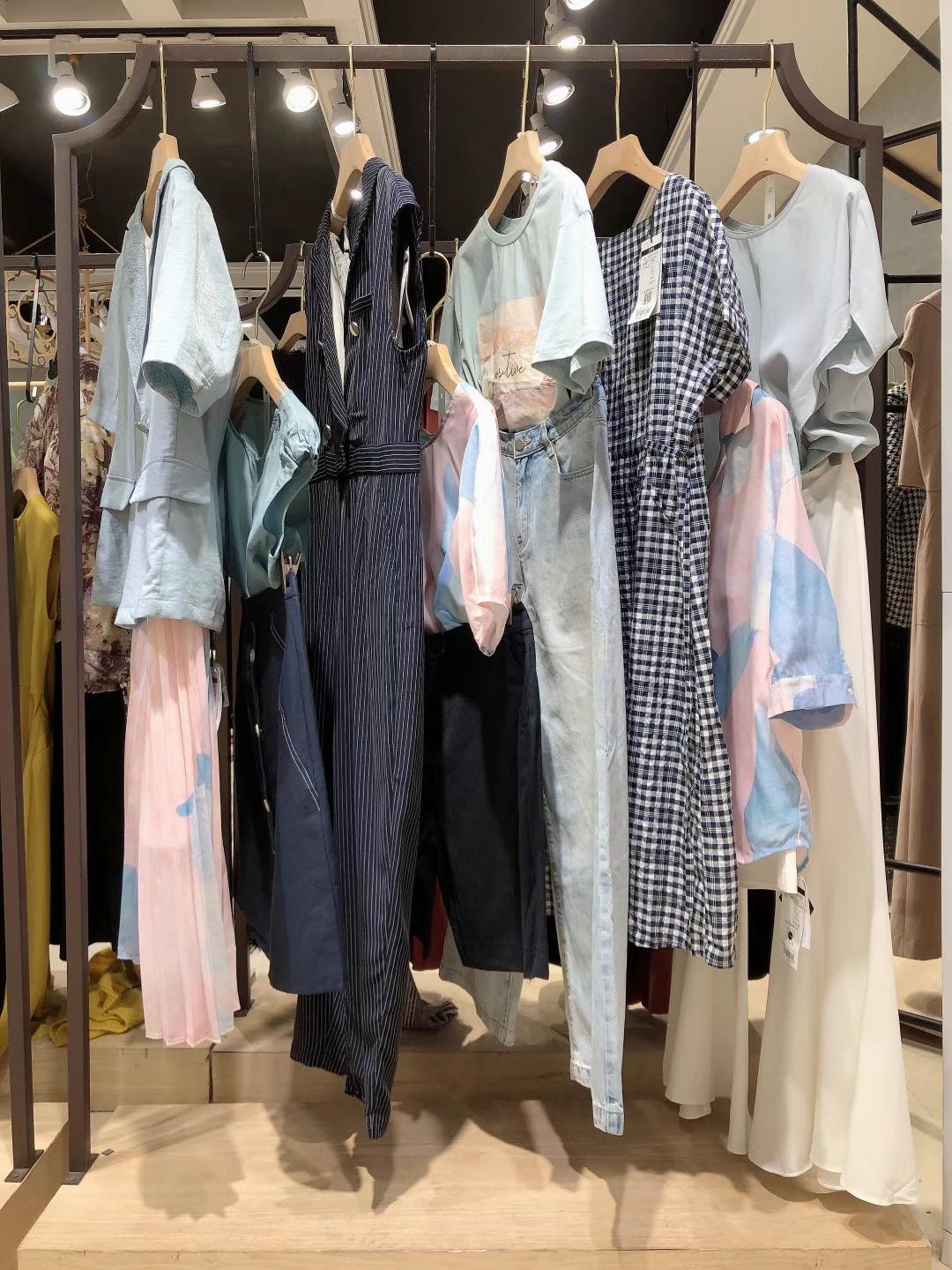 佐色2022夏當(dāng)季新款杭州高端女裝品牌庫存尾貨一手貨源 折扣直播一折拿貨渠道