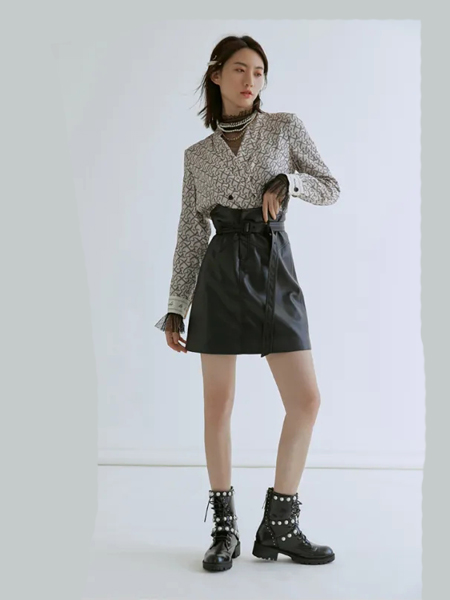 原創(chuàng)設(shè)計師品牌思慕緹春夏品牌折扣女裝貨源批發(fā)渠