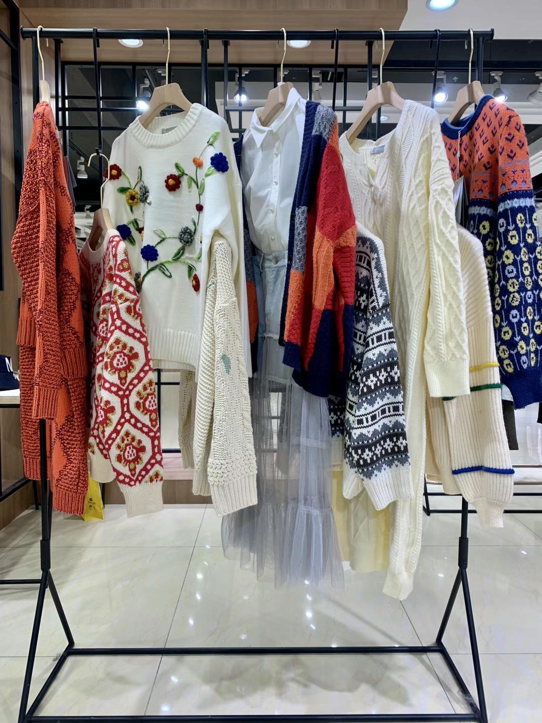 香港知 名品牌2021純冬品牌折扣女裝衣服批發(fā) 淘寶直播貨源供應(yīng)商