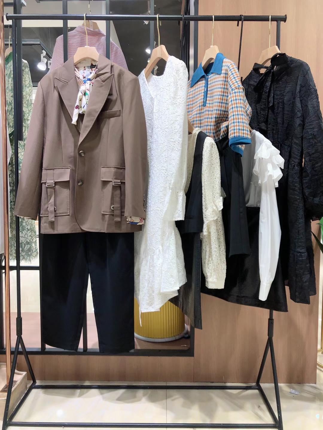 廣州時(shí)尚品牌艾蜜雪2022春品牌女裝剪標(biāo)尾貨一手貨源