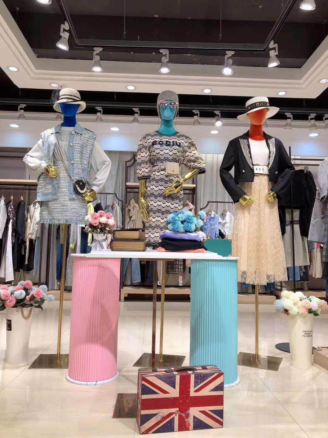 國內(nèi)知 名品牌寶貝瑪麗2022春女裝折扣尾貨批發(fā)供應(yīng)商