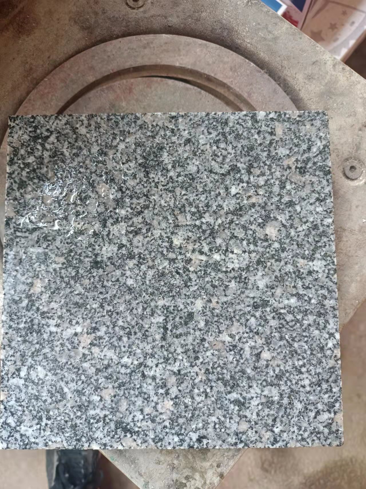 火燒面芝麻灰石材