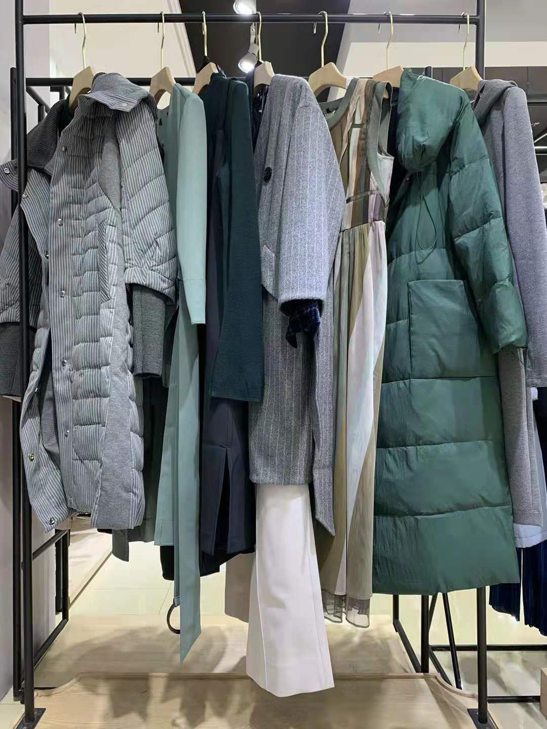 艾迪潘21秋冬深圳哪里有尾貨女裝折扣批發(fā)貨源