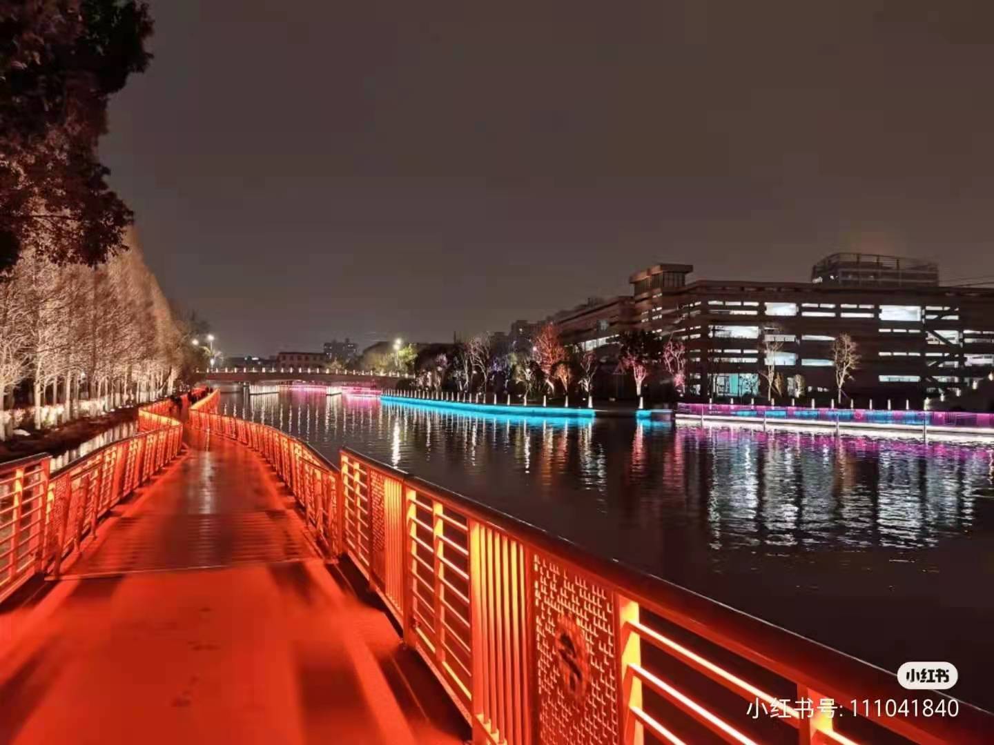 自由拼接水上浮筒 景區(qū)大型水上觀光船腳踏船碼頭 浮臺浮橋