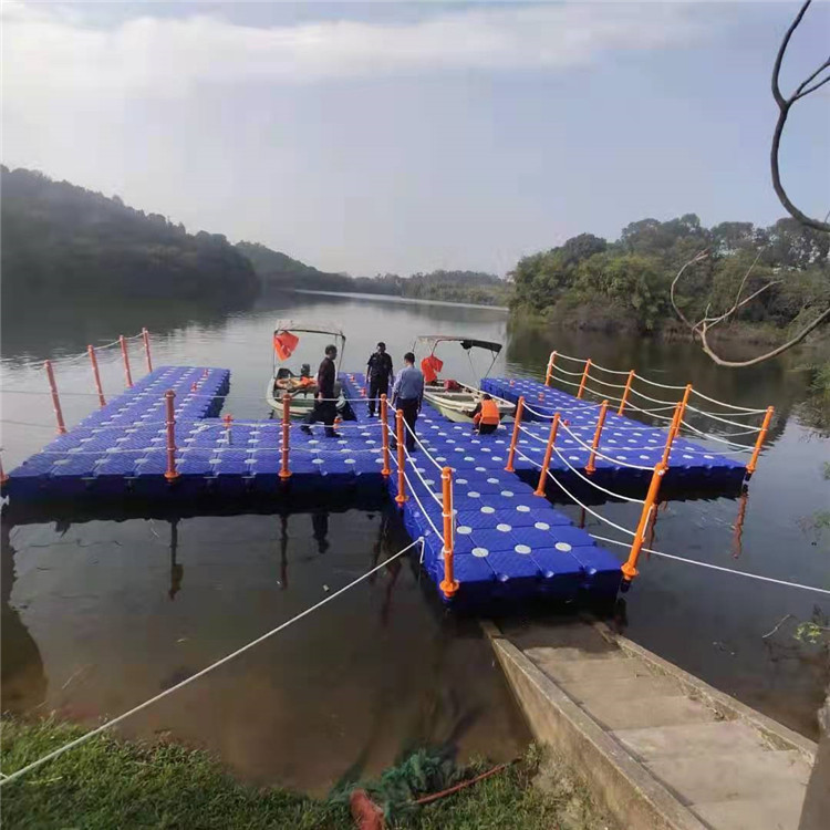 浮筒船水上碼頭浮臺(tái) 游艇摩托艇?？扛“逅芰贤?可拼接式浮筒