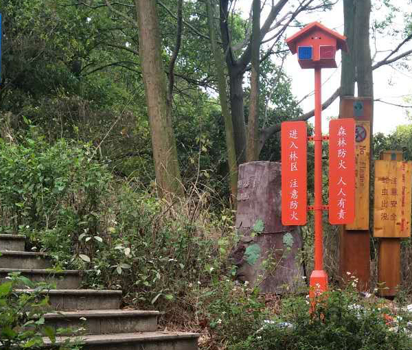 太陽(yáng)能語(yǔ)音警示器 語(yǔ)音宣傳桿 智能監(jiān)控監(jiān)測(cè)系統(tǒng) 智能語(yǔ)音警示裝置 語(yǔ)音桿 監(jiān)控桿