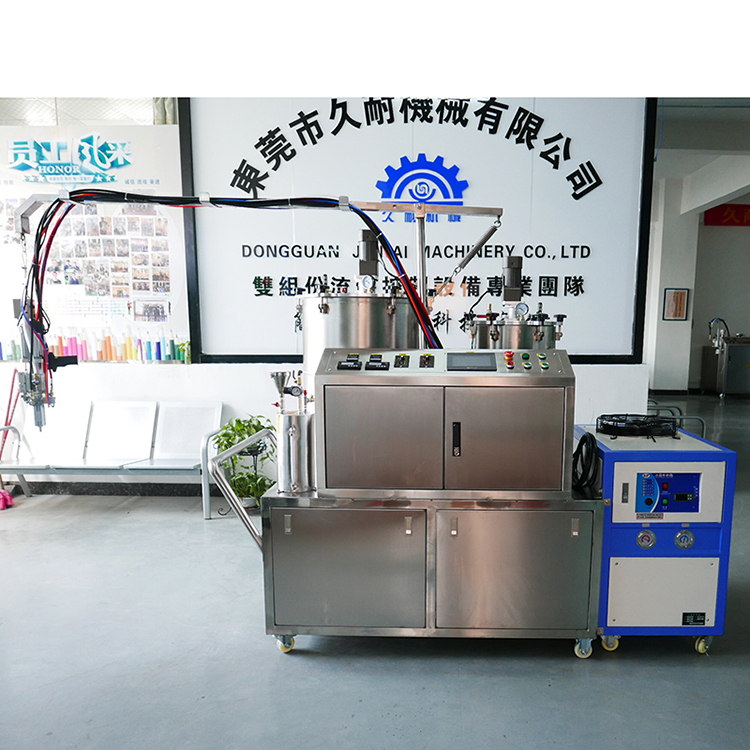 慢回彈發(fā)泡機 聚氨酯pu發(fā)泡設(shè)備廠家價格