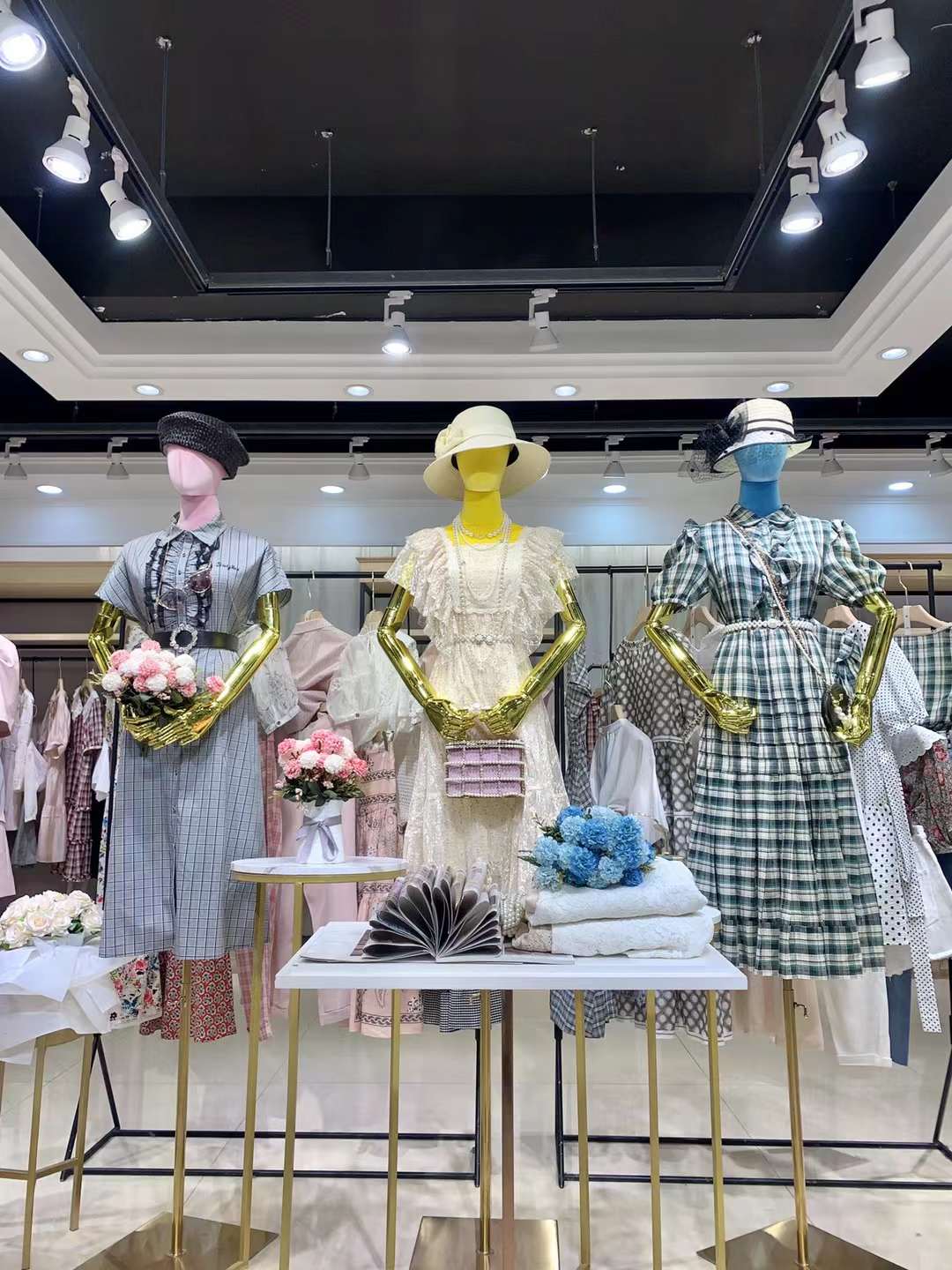 國內(nèi)一二線女裝品牌芭依璐2022夏折扣女裝尾貨走份批發(fā)