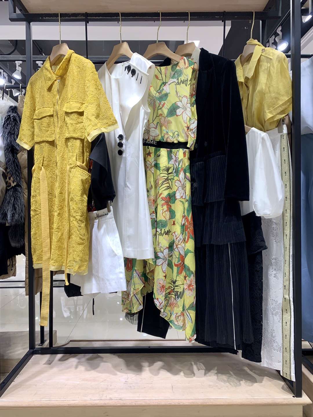知 名女裝芭蒂娜2022春大 牌品牌折扣女裝尾貨批發(fā)市場(chǎng)