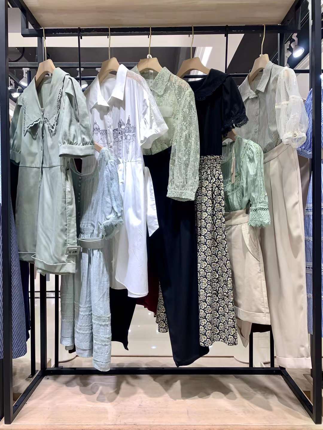 國內(nèi)一二線女裝品牌芭依璐2022夏折扣女裝尾貨走份批發(fā)