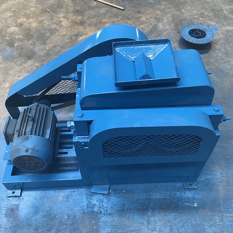 對輥破碎機擠壓式對輥破碎機全自動小型齒輥粉碎機械設(shè)備