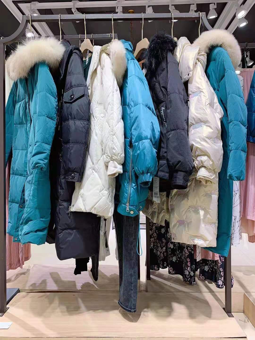 高端知 名品牌瑪荻斯娃秋精 品品牌折扣女裝尾貨批發(fā)