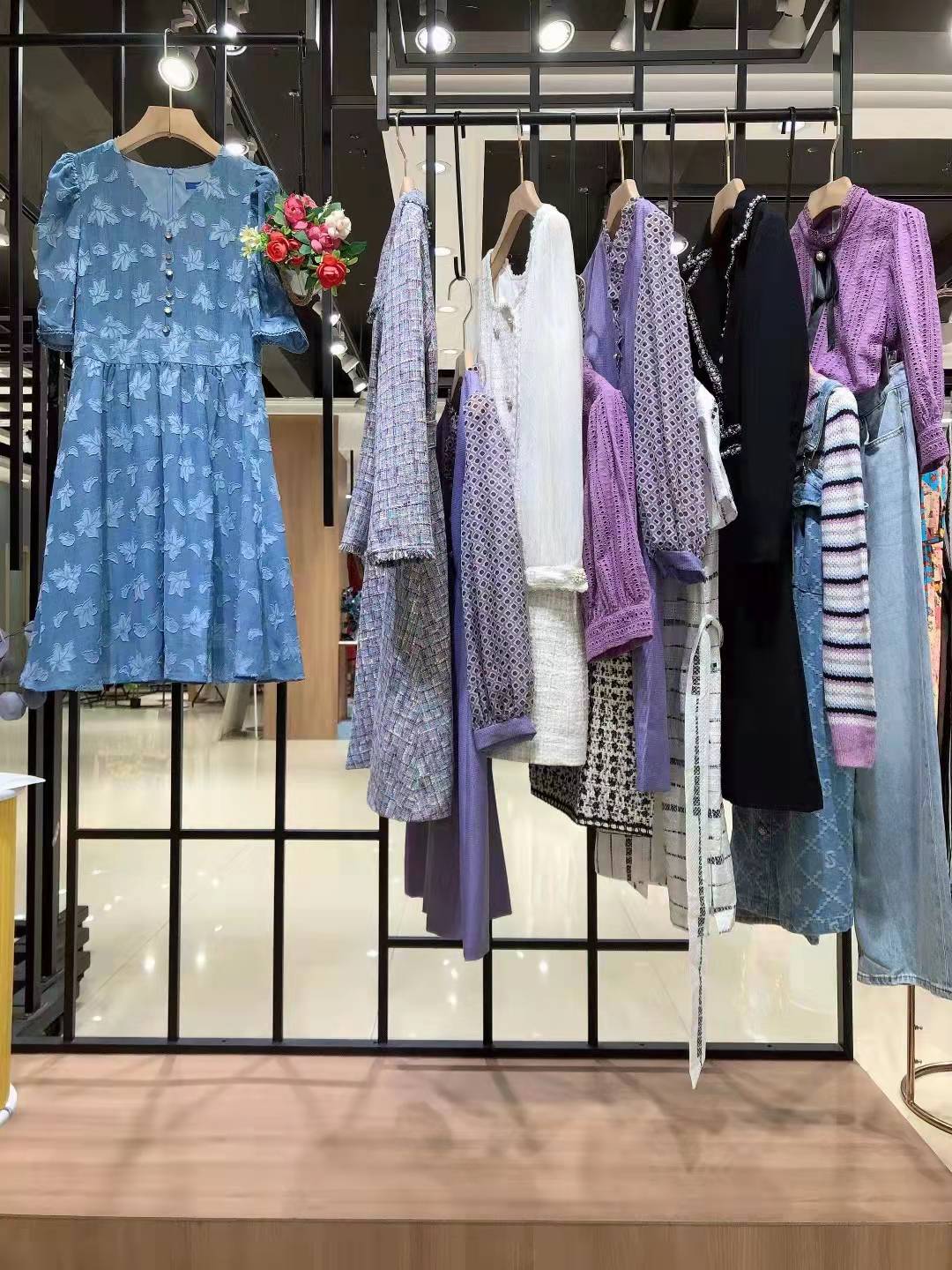 品牌恩裳2022春精 品品牌女裝尾貨批發(fā)供應(yīng)商