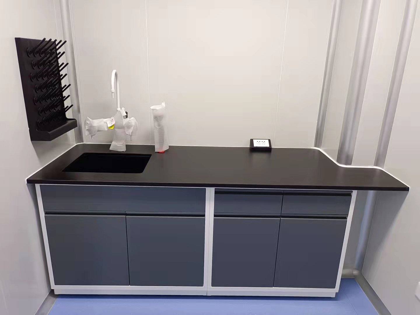 青海鋼制實(shí)驗(yàn)臺(tái)生產(chǎn)廠家批發(fā)、價(jià)格、電話（西寧市沃邦實(shí)驗(yàn)室家具廠供應(yīng)）