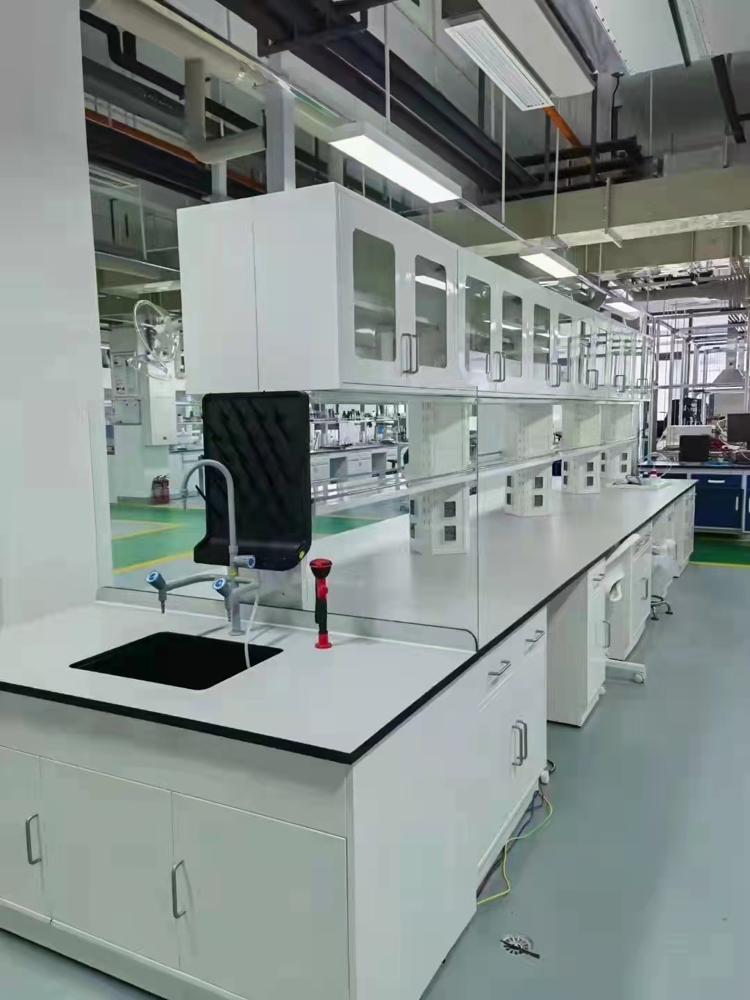 青海鋼制實(shí)驗(yàn)臺(tái)生產(chǎn)廠家批發(fā)、價(jià)格、電話（西寧市沃邦實(shí)驗(yàn)室家具廠供應(yīng)）