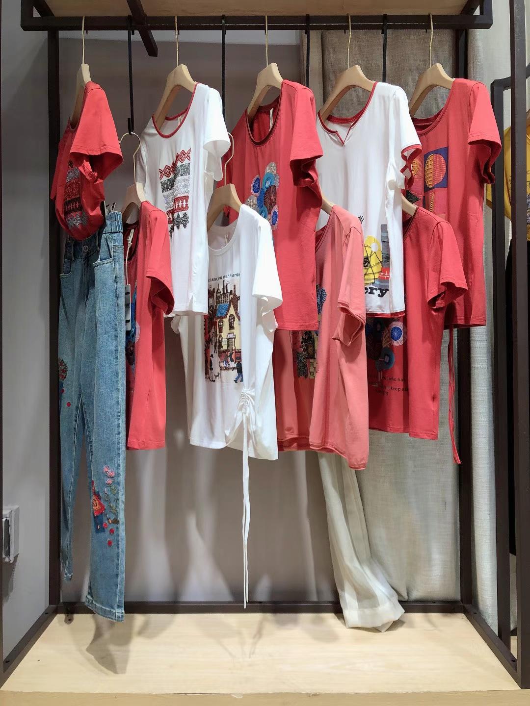 衣之莊園22夏品牌女裝庫(kù)存時(shí)尚春裝上衣品牌折扣批發(fā)