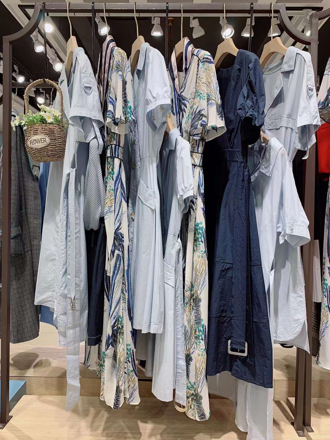 杭州一 線火爆大 牌【IAM27】22夏商場專柜同步折扣批發(fā)一手貨源