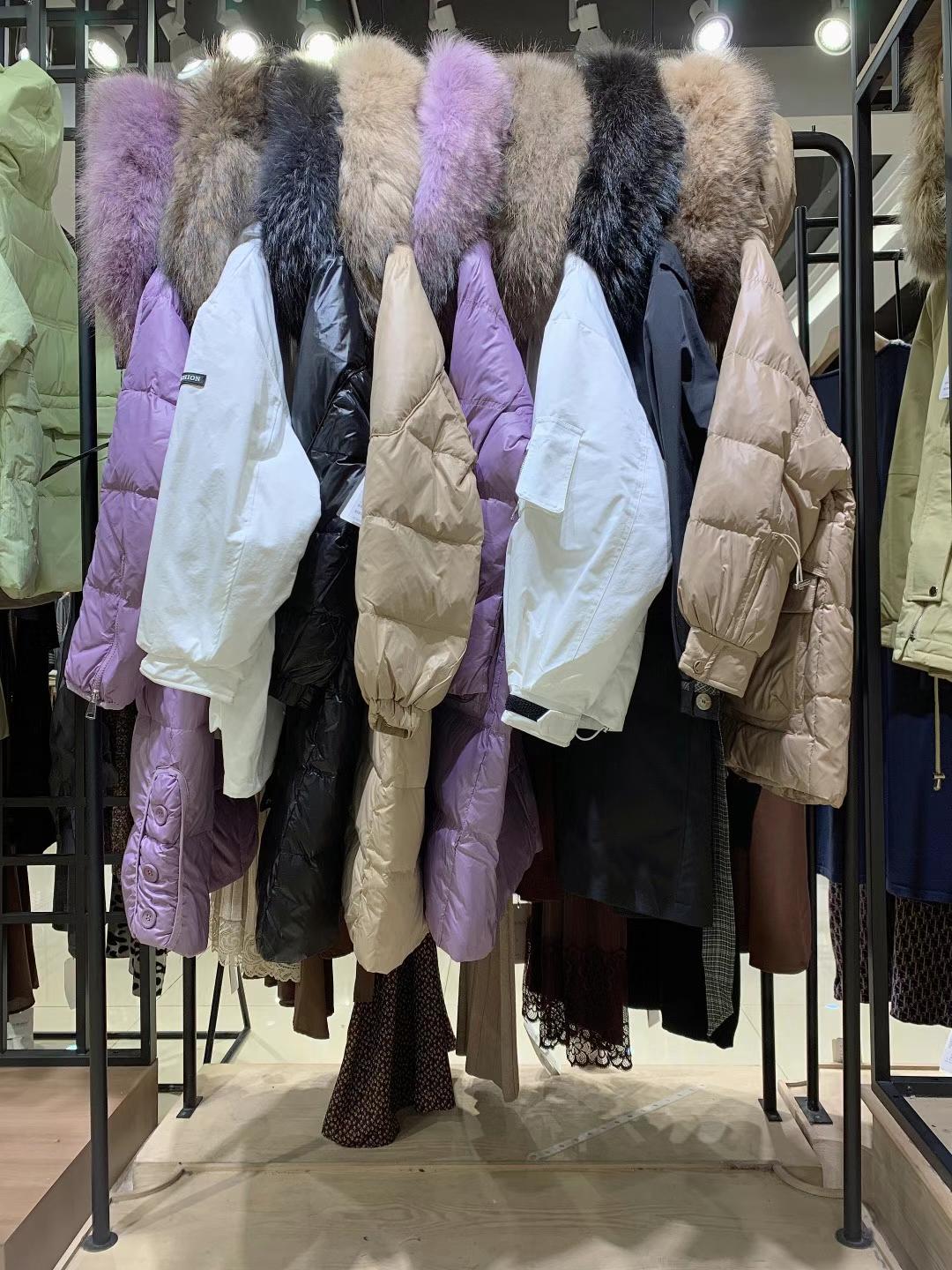 摩卡素2021冬新款皮草羽絨服直播女裝尾貨品牌折扣女裝批發(fā)一手貨源