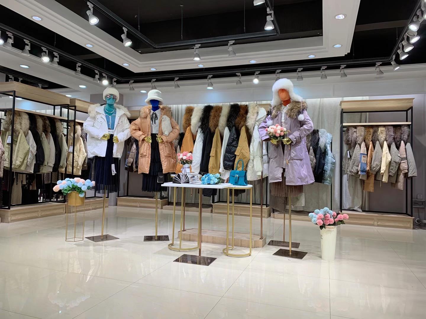 摩卡素2021冬新款皮草羽絨服直播女裝尾貨品牌折扣女裝批發(fā)一手貨源