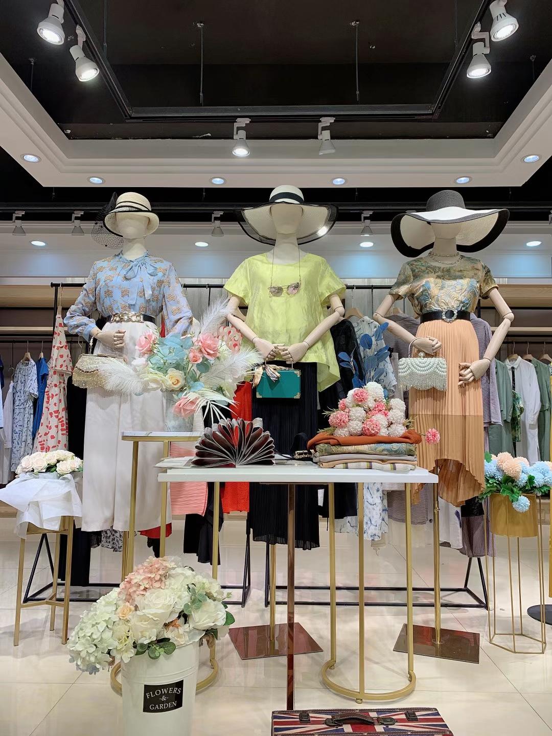 大 牌時(shí)尚女裝臺(tái)繡2022夏品牌女裝折扣尾貨一手貨源庫(kù)存批發(fā)