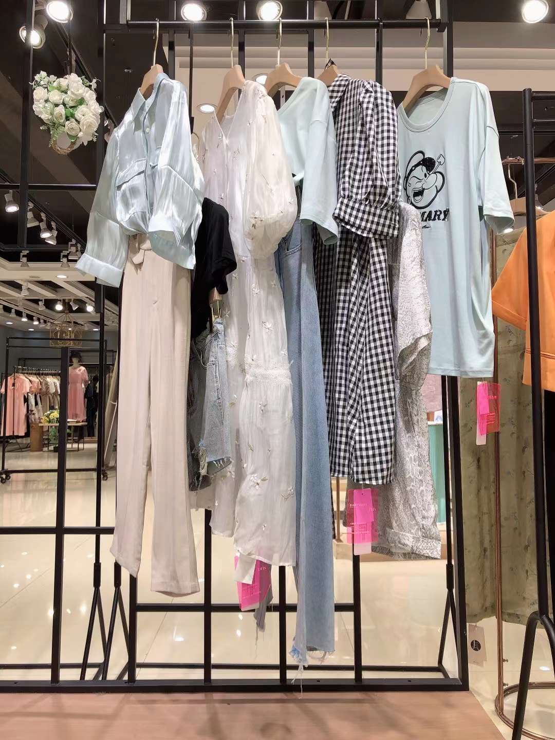 明星爆款品牌寶貝瑪麗2022夏女裝折扣批發(fā)庫存供應(yīng)鏈