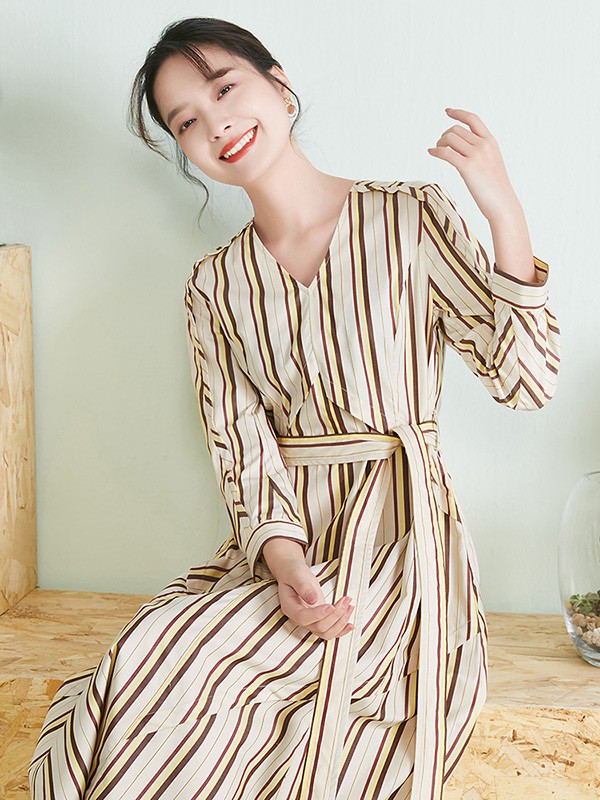 輕奢大 牌女裝熙然2022春夏折女裝扣尾貨供應(yīng)商