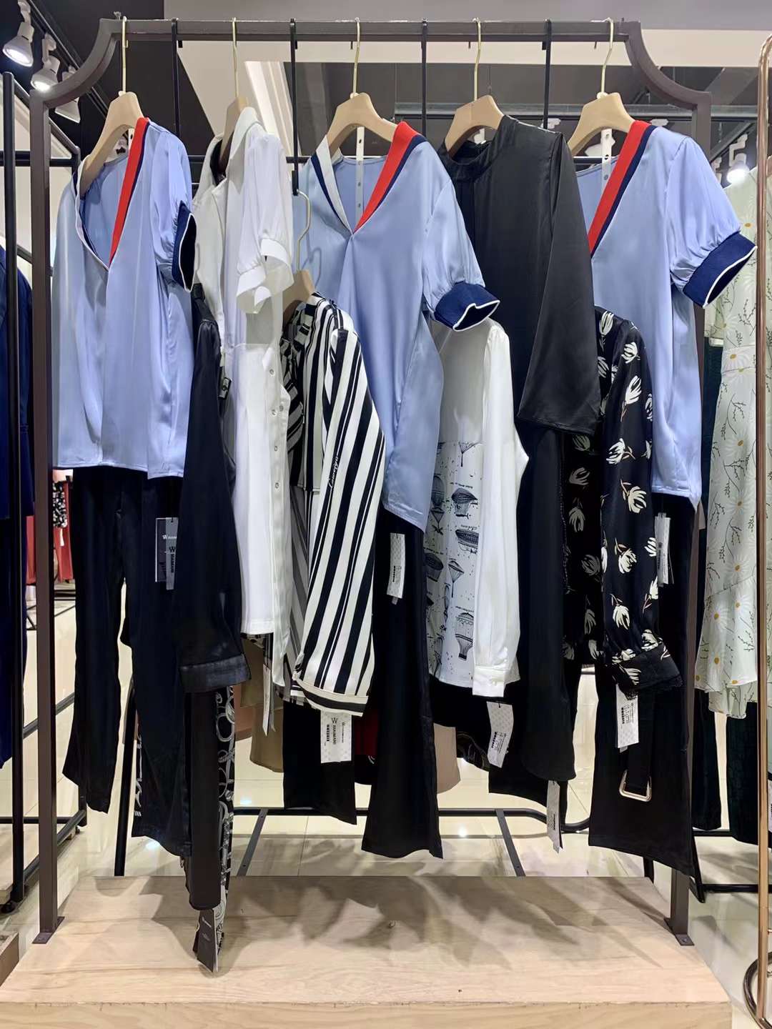 品牌女裝艾阿瑪尼2022春品牌女裝尾貨廠家一手貨源批發(fā) 品牌艾阿瑪尼2022春