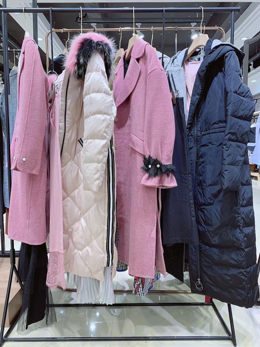 【迪驪】2021四季裝品牌女裝折扣實體直播間一手貨源供應(yīng)批發(fā) 尾貨女裝庫存批發(fā)