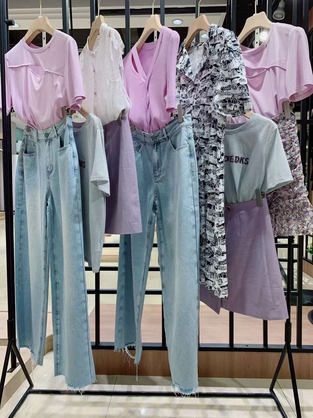熱門品牌高端時(shí)尚品牌迪卡軒 2022夏女裝折扣尾貨批發(fā)市場